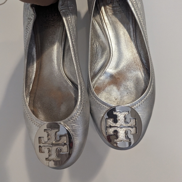 Tory Burch silver leather flats sz 6/36 - Picture 2 of 8